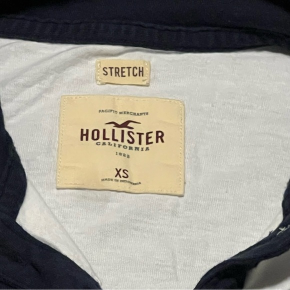 Hollister cropped half button up shirt stretchy super soft with an embroidery H - Picture 3 of 6